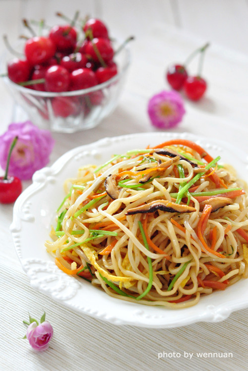 [转载]夏日里的缤纷主食——五彩炒面_编织博客-编织人生